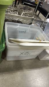 lot 1424 image: Sterilite storage containers 58qt