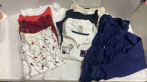 lot 1607 image: Ladies tops sz Med