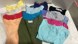 lot 1611 image: Ladies short sleeve tees Petite Lg