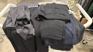 lot 1622 image: Pants and skirt sizes 14-16