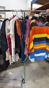 lot 1626 image: Womens tops