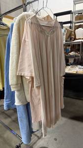 lot 1629 image: Nightgowns and robes