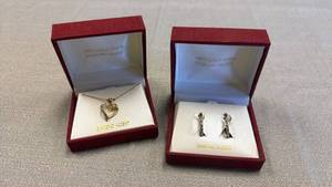 lot 1802 image: Jewelry with boxes