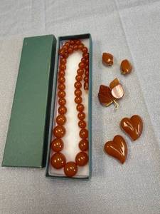 lot 1804 image: Vintage amber jewelry