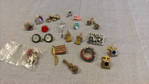 lot 1815 image: Pins and cuff links