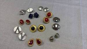 lot 1816 image: Clip on earring