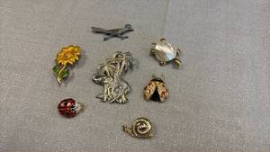 lot 1817 image: Animal pins