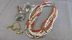 lot 1818 image: Necklaces