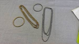 lot 1820 image: Jewelry