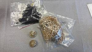 lot 1823 image: Beaded jewelry (broken)
