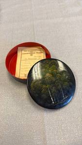 lot 1828 image: Lacquered jewelry box