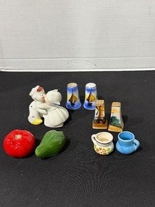 lot 1055 image: Various salt and pepper shakers and more