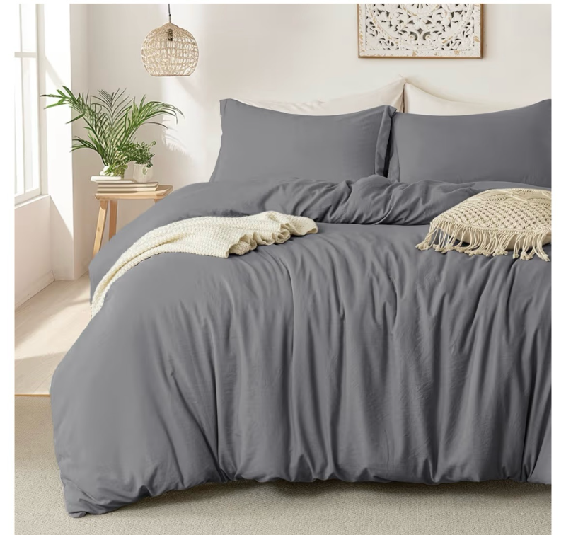 lot 6004 image: Gray Duvet Cover Set with Pillowcases