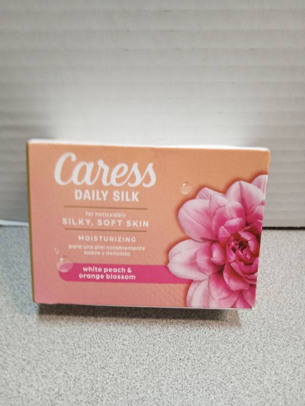 lot 6856 image: Caress Daily Silk Moisturizing Soap White Peach Orange Blossom Qty 1