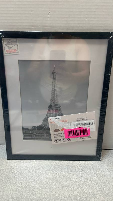 lot 7862 image: 11x14 Picture Frame black frame
