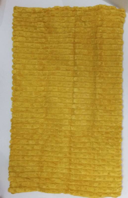 lot 7580 image: Yellow pillow cover