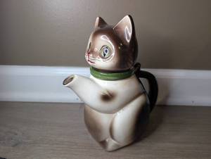 Cat-Shaped Teapot - Made in Japan