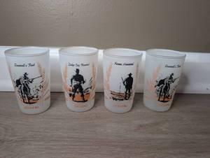 lot 804 image: Kansas Homestead Frosted Glass Cups - 4 ct