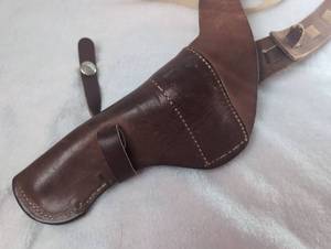 lot 900 image: Apache Leather Holster Shoulder Strap Brown