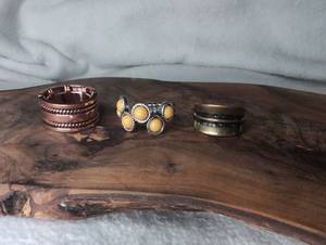 lot 1205 image: 3-Piece Ring Lot with Beaded Band, Cabochon Cluster, and Wide Band