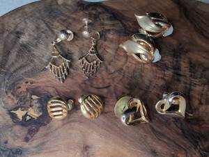 lot 1216 image: Fashion Jewelry Clip on Earrings - 4 ct