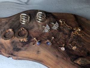 lot 1219 image: 6 Pairs Assorted Jewelry Earrings Rings Enamel Rhinestone