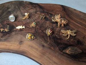 lot 1222 image: Lot of Animal Figurine Brooches Pins Elephant Fish Owl Dragonfly