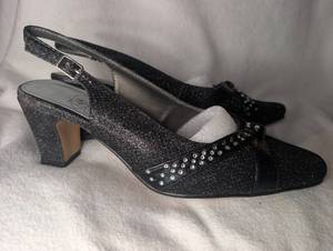 lot 1300 image: Floral Black Glitter Slingback Heels Size 8.5WW DP735