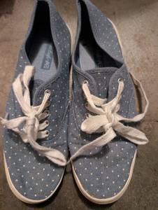 lot 1303 image: American Eagle Lace-Up Casual Shoes Blue Polka Dot Pattern - Size 9.5
