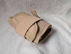 lot 1611 image: Elastic Medical Support Bandage Wrap with Straps
