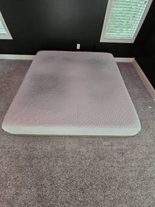 lot 31 image: Serta  Icomfort King Mattress