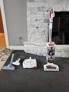 lot 35 image: Shark Rotator� Lift-Away� Vacuum