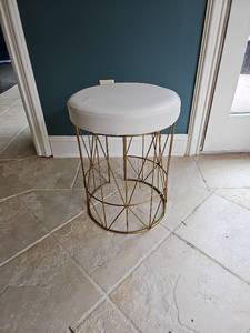 lot 37 image: Vanity Stool White Padded Seat Geometric Wire Base 19
