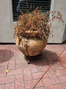 lot 50 image: Decorative Planter Pot with Metal Stand