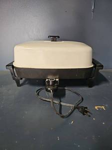 lot 3175 image: Presto Electric Skillet
