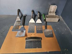 lot 3177 image: Grilling Tool Lot