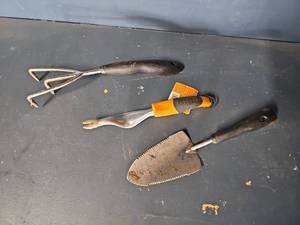 lot 3178 image: Garden Hand Tool Lot