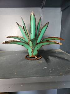 lot 3184 image: Green Metal Agave Plant Outdoor Garden Patina 17