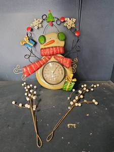 lot 3185 image: Toland Snowman Thermometer Wall Decor with Holiday Ornament Garland