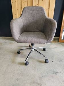 lot 3197 image: Gray Upholstered Swivel Office Chair