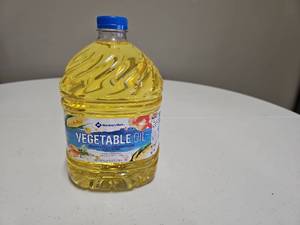lot 10103 image: VEGETABLE OIL 96oz  NewSealed