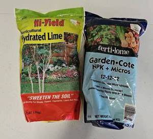 lot 10112 image: Garden Fertilizer Bags Hi-Yield Sweeten The Soil Fert-Lome Garden-Cotel Unopened  $
