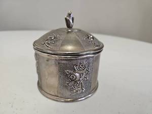 lot 10116 image: Metal Trinket Box