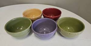 lot 10117 image: Sorrento Signature Housewares 5-Piece Stoneware Bowl Set