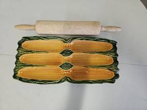 lot 10120 image: Corn-Shaped Ceramic Serving Dish Ceramic