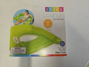 lot 10126 image: Intex Inflatable Green Sit  N Float Pool Lounge  60  x 39  NEW