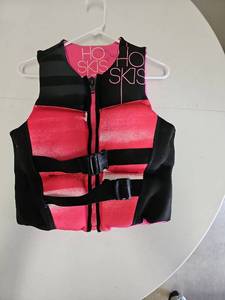 lot 10140 image: HO SKIS Ladies Chest Protector 32-36 Chest