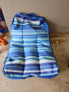lot 10163 image: Big Joe Striped Floating Lounge Chair- Pool or Lake