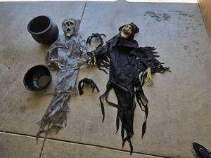 lot 10172 image: Halloween Decoration Lot
