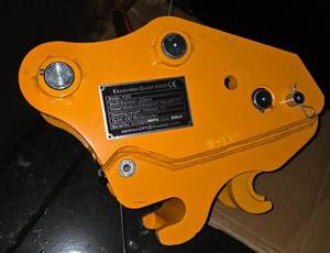lot 7045 image: Captok Excavator Quick Hitch  CK-K302